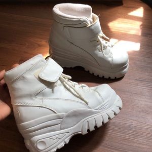 Bee Fly Vintage Platform Shoes